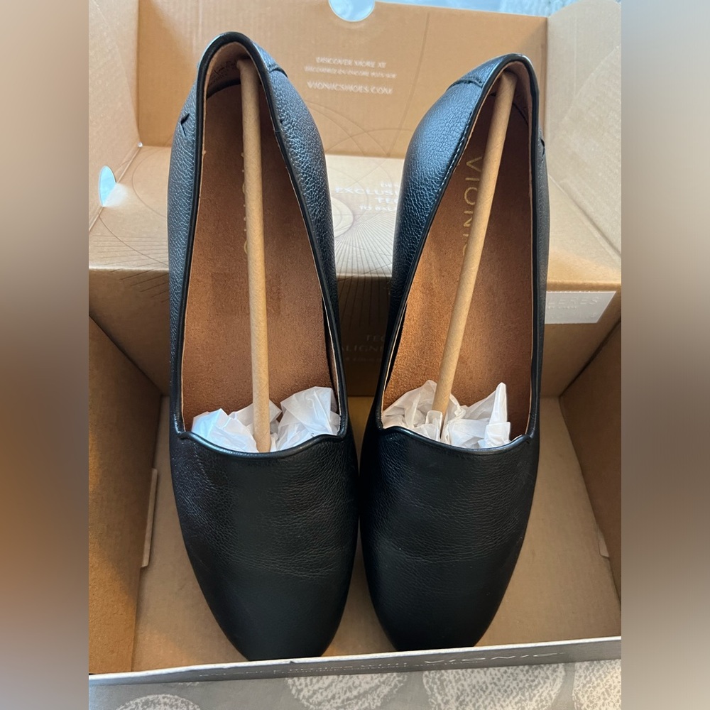 NEW IN BOX, VIONIC WILLA II LOAFER, 7.5M - Picture 3 of 8
